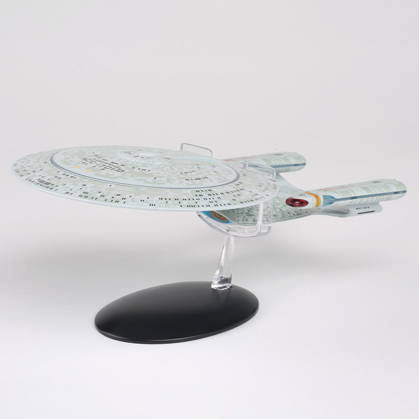 XL: U.S.S. Enterprise NCC-1701-D (Galaxy Class) – Master Replicas