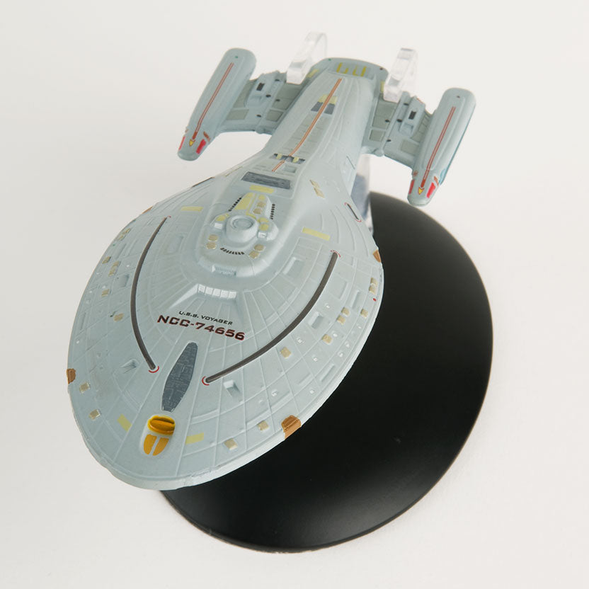 珍しい Star Trek Starships Voyager NCC-74656 with Magazine 